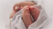 نيابة القاهرة الجديدة تأمر بتسليم رضيعة عثر عليها في كشك حراسة للتجمع الأول