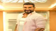 أحمد سعد يغني للسيدة انتصار في حفل فرحة مصر: شرف وفخر لينا