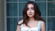هنا الزاهد تخطف الأنظار بفستان قصير في مدينة كان الفرنسية