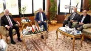 وزير الطيران المدني يبحث مع سفير بولندا زيادة الرحلات ودعم السياحة