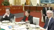 من الفقر إلى قمة التكنولوجيا: قصة تشو تشونفي التي جلست بين ماسك وكوك