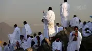 تغطية الرأس أثناء الإحرام: أمين الفتوى يوضح الحكم الشرعي