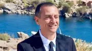 محافظ أسوان يوقف عمل عمال النظافة خلال ساعات الذروة حفاظاً على صحتهم