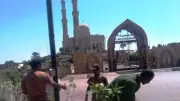 محافظ أسوان يوقف عمل عمال النظافة في ساعات الذروة حماية من الحرارة