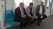 وزير النقل يستقل المونوريل متوجهاً إلى مقر عمله بالعاصمة الجديدة