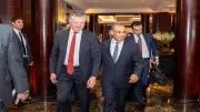 وزير الخارجية يطلع مستشار الأمن البريطاني على جهود خفض التوتر بالمنطقة