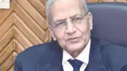 رئيس جامعة القاهرة يهنئ شريف مختار لفوزه بجائزة الطبيب العربي