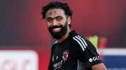 الأهلي يقترب من تجديد عقد حسين الشحات لموسمين