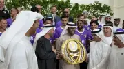 محمد بن زايد يستقبل فريق العين بعد التتويج بالدوري الإماراتي
