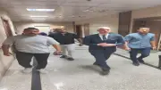 نائب رئيس جامعة أسيوط يطمئن على مصابي حادث أبنوب في مستشفى الإصابات