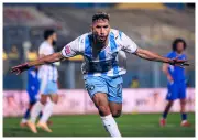 بيراميدز يسحق سموحة بثلاثية نظيفة في الدوري المصري