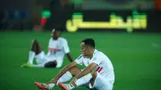 بالفيديو.. طائرة تنقل درع الدوري في ليلة تتويج الزمالك التاريخية