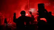 جماهير الزمالك تحول سماء ميت عقبة إلى الأحمر بالألعاب النارية احتفالاً بالدرع