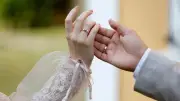 تراجع الزواج وارتفاع الطلاق.. هل السوشيال ميديا السبب؟
