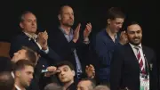 الأمير ويليام يبكي فرحًا بتتويج أستون فيلا بلقب الدوري الأوروبي