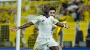 النصر يتقدم على ضمك بهدف ماني في الشوط الأول بالدوري السعودي