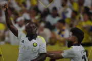 ماني يتقدم للنصر بهدف عالمي في الشوط الأول أمام ضمك
