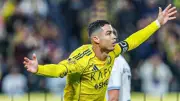 رونالدو يحقق أول بطولة رسمية مع النصر ويتوج بلقب الدوري السعودي