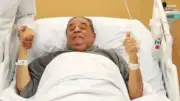 راشد الشمراني يطمئن جمهوره بعد جراحة العمود الفقري الناجحة