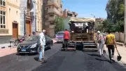 استمرار أعمال رصف وترميم الطرق الرئيسية ببني سويف