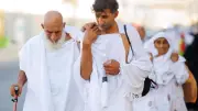 خطيب الأزهر: وحدة ملابس الحجاج درس في المساواة والإخاء