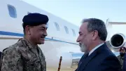 عراقجي يبحث مع قائد الجيش الباكستاني جهود منع التصعيد وإنهاء الحرب