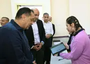 رئيس الوزراء يستمع لتجربة طالبة مع منصة كيريو اليابانية لتعلم البرمجة ببولاق الدكرور