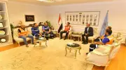 محافظ أسيوط يكرم طاقم إسعاف أنقذ عاملاً من بئر صرف صحي