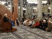 ليالي الذكر والابتهال تتواصل بمسجد الإمام الحسين في خامس أمسيات عشر ذي الحجة