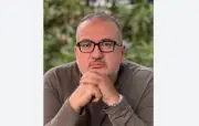 الشاعر هاني عبد الكريم يتلقى عزاء والده بمسجد الحامدية الشاذلية