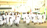 ضيوف الرحمن يتدفقون إلى مشعر منى لقضاء يوم التروية (فيديو)