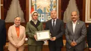 محافظ القاهرة يكرم طالبة حاصلة على المركز الثالث عالميًا في معرض العلوم والهندسة