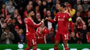الرقصة الأخيرة.. محمد صلاح يودع جماهير ليفربول في لقطة مؤثرة