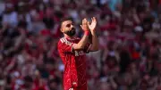 محمد صلاح يودع جماهير ليفربول في مشهد مؤثر بأنفيلد