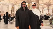 درة وزوجها في المسجد النبوي قبل الحج بإطلالة محتشمة