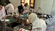 طلاب القطاع الصحي بجامعة القاهرة الأهلية يؤدون الامتحانات العملية