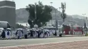 حجاج بيت الله الحرام يتوافدون إلى مشعر منى لقضاء يوم التروية