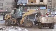 محافظ الجيزة يستبعد مسؤولين ويغلق مقاهي مخالفة في حملة نظافة