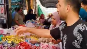 إقبال متزايد على الشوكولاتة والحلوى بأسواق الغربية قبل عيد الأضحى