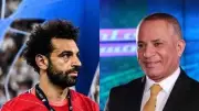 محمد صلاح يهدي تيشرت موقعاً للإعلامي أحمد موسى