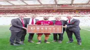 أنفيلد يودع الملك المصري محمد صلاح في ليلة دامعة وتكريم أسطوري