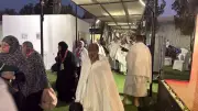 حجاج الجمعيات الأهلية يؤدون الركن الأعظم على جبل عرفات وسط متابعة دقيقة