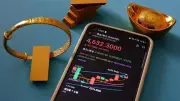 هبوط عالمي للذهب وسط توترات أمريكية إيرانية وتوقعات بتذبذب حاد