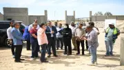 محافظ قنا يوجه بمراعاة المعايير الفنية والهندسية في مشروع شادر الأربعين