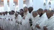 بث مباشر.. الحجاج يؤدون صلاتي الظهر والعصر جمع تقديم وقصرا بمسجد نمرة