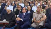 الرئيس السيسي يستمع لخطبة العيد بعد أداء الصلاة بمسجد الرحمن الرحيم