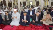 محافظ القليوبية يؤدي صلاة عيد الأضحى بمسجد ناصر في بنها