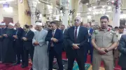 محافظ القليوبية يؤدي صلاة عيد الأضحى بمسجد ناصر ببنها