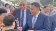 محافظ القليوبية يوزع الهدايا على الأطفال خلال صلاة عيد الأضحى بمسجد ناصر