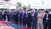 محافظ دمياط يؤدي صلاة عيد الأضحى في ميدان الساعة وسط حشود المواطنين